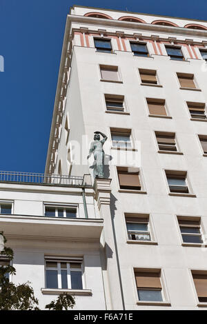 Blick auf die Neboticnik (Wolkenkratzer) Gebäude in Ljubljana, Slowenien Stockfoto