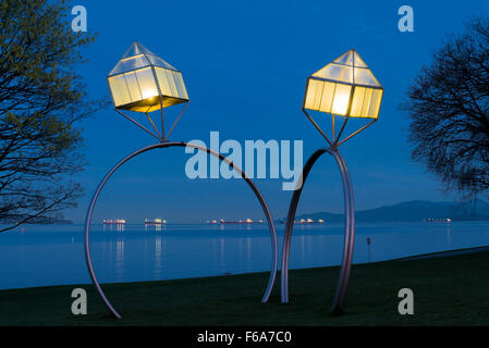 "Engagement" Ring-Skulptur von Dennis Oppenheim, Sunset Beach, English Bay, Vancouver, Britisch-Kolumbien, Kanada Stockfoto