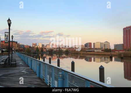 Am Flussufer am Fluss Christina, Wilmington, Delaware, USA Stockfoto