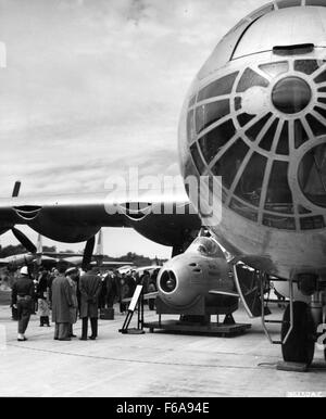 B-36 mit F-85 St Louis Stockfoto