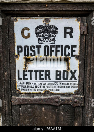 Alte Post Box in Penshurst, Tonbridge, Kent, England Stockfoto