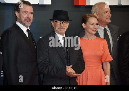 Sebastian Koch, Tom Hanks, Steven Spielberg, Amy Ryan besucht am World Premiere der Agentenbrücke - Der Unterhaendler "13.11.2015 in Berlin, Deutschland Stockfoto