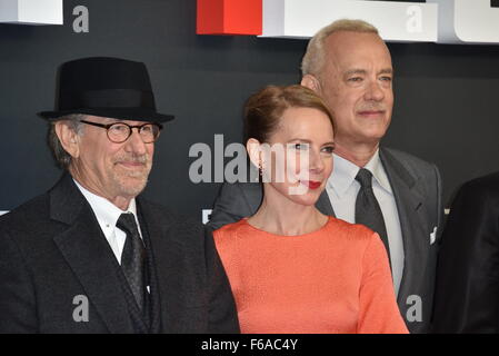 Sebastian Koch, Tom Hanks, Steven Spielberg, Amy Ryan besucht am World Premiere der Agentenbrücke - Der Unterhaendler "13.11.2015 in Berlin, Deutschland Stockfoto