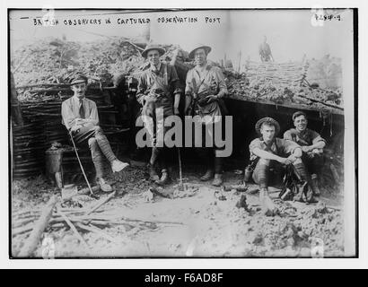 Britische Beobachter in erfassten Beobachtungsposten Stockfoto