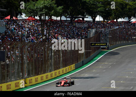 Interlagos, Brasilien. 15. November 2015. Motorsport: FIA Formula One World Championship 2015, Grand Prix von Brasilien, #5 Sebastian Vettel (GER, Scuderia Ferrari), Credit: Dpa picture-Alliance/Alamy Live News Stockfoto