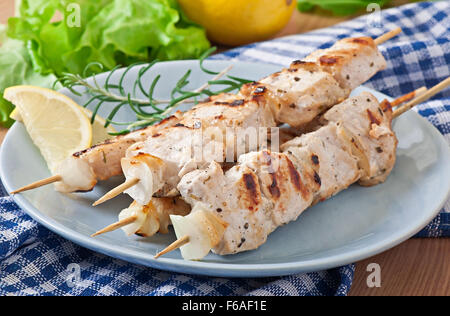 Gegrilltes Schweinefleisch Döner mit Zwiebeln Stockfoto