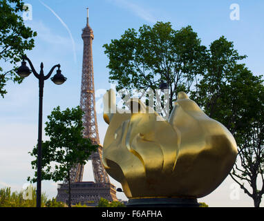 Eiffelturm, Flamme der Freiheit, Paris, Frankreich Stockfoto