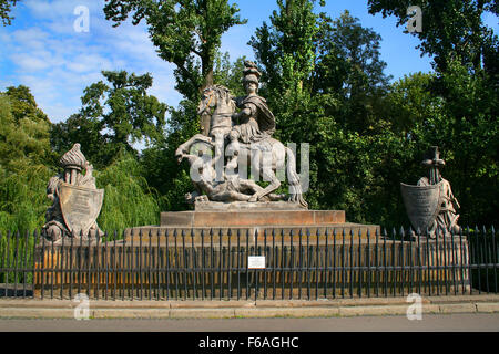 König Jan III. Sobieski-Denkmal in Warschau, Polen, mit Bäumen im Hintergrund Stockfoto