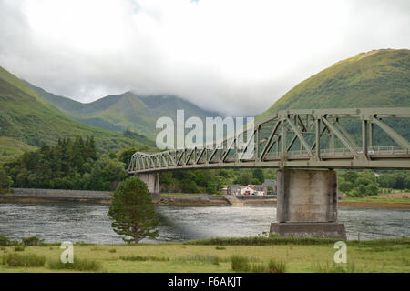 Ballachulish Brücke tragen die A82 Hauptverbindung zwischen Glasgow und Inverness über die Narrows zwischen Lochs Leven und Linnhe Stockfoto