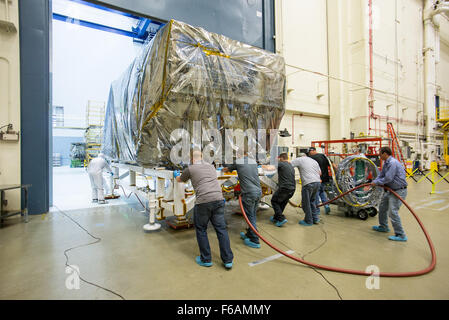 Das Integrated Science Instrument Module (ISIM) des James Webb Space Telescope besteht erfolgreich einen Test im Goddard Space Flight Center der NASA und stellt seine Widerstandsfähigkeit während des Starts sicher. Der Test simuliert die Geräusche und Vibrationen, die während des Raketenstarts auftreten. Stockfoto