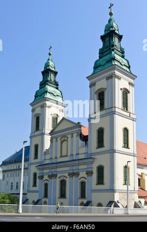 Die innerstädtische Pfarrkirche (Belvarosi Plebaniatemplom) von Elizabeth Bridge, Budapest, Ungarn. Stockfoto