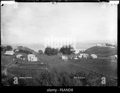 Ein Foto von Kawhia in der neuseeländischen Waikato-Region, das die natürliche Schönheit und kulturelle Bedeutung der Gegend zeigt. Kawhia ist bekannt für seine atemberaubenden Landschaften und die historische Bedeutung der Maori-Kultur. Stockfoto