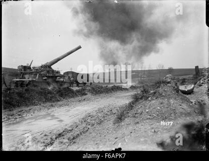 Eine britische 92 Schiene Waffe in Aktion in Coigneux, Frankreich Stockfoto