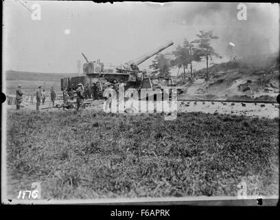 Eine britische 92 Schiene Waffe in Aktion in Coigneux, Frankreich Stockfoto