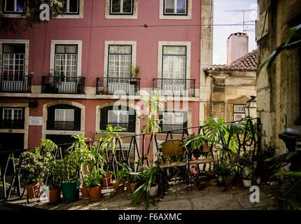 Schöne und charakteristische Fassaden mit Azulejos. Lissabon, Portugal Stockfoto
