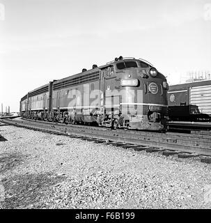 Missouri Pacific Diesel-elektrische Güterlokomotive Nr. 786, ein wichtiger Akteur im amerikanischen Eisenbahnverkehr Mitte des 20. Jahrhunderts, die für den Gütertransport in Bahnhöfen eingesetzt wurde. Stockfoto