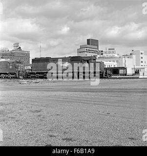 Missouri Pacific Diesel Electric Road Switcher No. 743, ein wichtiger Teil der Flotte der Eisenbahn, wurde bei der Umschaltung von Bahnhöfen in den Depots eingesetzt. Sie stellt eine wichtige Ära im Eisenbahnverkehr dar, die den technologischen Fortschritt der Zeit widerspiegelt. Stockfoto