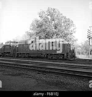 Dieses Bild zeigt den dieselelektrischen Straßenschalter Nr. 6508 der St. Louis Southwestern Railway, Teil der Cotton Belt Route. Die Lokomotive wurde von GMC-EMD für den Schaltbetrieb auf Bahnhöfen hergestellt. Stockfoto