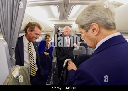 Sekretär Kerry zeigt Kennedy Zuckerrohr zu Senatoren Flake, Klobuchar, Leahy, bevor Gruppe fliegt nach Kuba, um die US-Botschaft in Havanna erneut öffnen Stockfoto