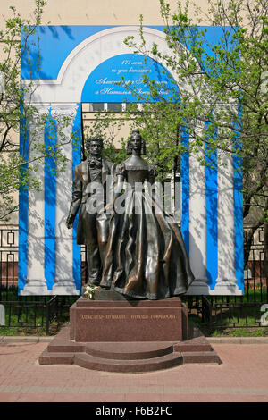 Denkmal des russischen Dichters Alexander Pushkin (1799-1837) & seine Ehefrau Natalia Goncharova (1812-1863) am Arbat-Straße in Moskau, Russland Stockfoto