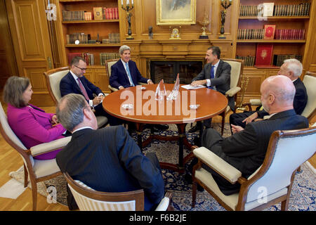 Secretary Kerry, Botschafter Costos, Assistant Secretary Nuland Treffen mit König Felipe VI. von Spanien, spanische Außenminister Garcia-Margallo und Botschafter Spaniens Gil-Casares in der Zarzuela-Palast in Madrid Stockfoto