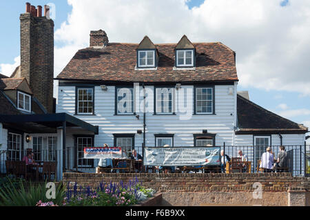 15. Jahrhundert drei Daws Riverside Inn, Stadt Pier, Gravesend, Kent, England, Vereinigtes Königreich Stockfoto