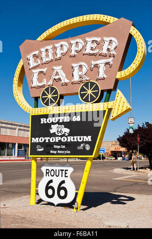 Das Kupfer-Cart Restaurant Zeichen in Seligman Arizona, RT 66 Stockfoto