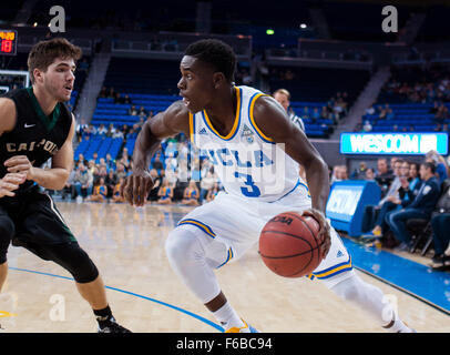 Westwood, CA. 15. November 2015. UCLA Bruins zu schützen (3) Aaron Holiday-Laufwerke in den Korb während ein pre-Season-Spiel zwischen der Cal Poly Mustangs und den UCLA Bruins an Pauley Pavilion in Westwood, Kalifornien. Die UCLA Bruins besiegten die Cal Poly Mustangs 88-83. (Obligatorische Credit: Juan Lainez/MarinMedia/Cal Sport Media) © Csm/Alamy Live-Nachrichten Stockfoto