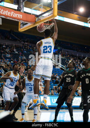 Westwood, CA. 15. November 2015. UCLA Bruins center (23) Tony Parker Slam Dunks, während ein pre-Season-Spiel zwischen der Cal Poly Mustangs und den UCLA Bruins an Pauley Pavilion in Westwood, Kalifornien. Die UCLA Bruins besiegten die Cal Poly Mustangs 88-83. (Obligatorische Credit: Juan Lainez/MarinMedia/Cal Sport Media) © Csm/Alamy Live-Nachrichten Stockfoto