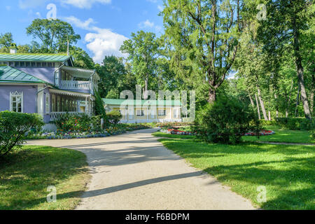 Orel, Russland - 19. August 2015: Zentraler Bestandteil der Museum-Immobilien Spasskoe-Lutovinovo von Ivan Turgenev (Mzensk, Orjol Regi Stockfoto