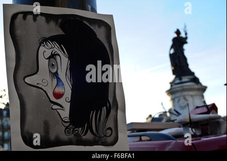 Paris, Frankreich. 15. November 2015. Hommagen an die Opfer der Anschläge von Paris in Place De La République in Paris Credit: Gaetano Piazzolla/Alamy Live News Stockfoto