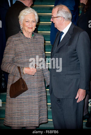 Brüssel, Belgien. 15. November 2015. Königin Paola und ehemaligen König Albert von Belgien am Königstag-fest des Senats in Brüssel, 15. November 2015. Foto: Patrick van Katwijk/Dpa ** - POINT DE VUE OUT ** - NO WIRE SERVICE-/ Dpa/Alamy Live News Stockfoto