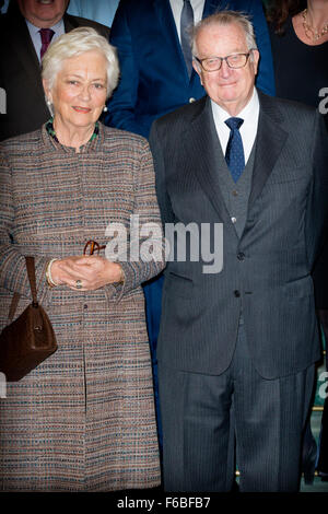 Brüssel, Belgien. 15. November 2015. Königin Paola und ehemaligen König Albert von Belgien am Königstag-fest des Senats in Brüssel, 15. November 2015. Foto: Patrick van Katwijk/Dpa ** - POINT DE VUE OUT ** - NO WIRE SERVICE-/ Dpa/Alamy Live News Stockfoto