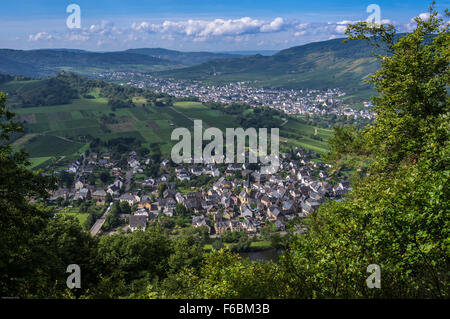 Wolf und Kröv Wein Dorf gesehen vom Mont Royal an der Mosel in der Nähe von Traben-Trarbach, Rheinland-Pfalz, Deutschland Stockfoto