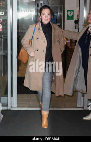 Olivia Colman Ankunft in den BBCRadio 2 Studios zur Förderung der neuen film "The Hummer" Featuring: Olivia Colman Where: London, Vereinigtes Königreich bei: 16. Oktober 2015 Stockfoto