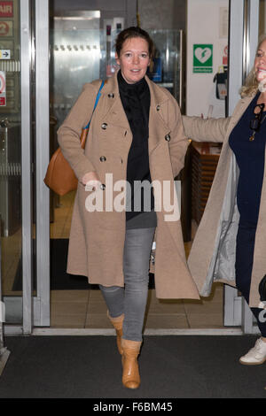 Olivia Colman Ankunft in den BBCRadio 2 Studios zur Förderung der neuen film "The Hummer" Featuring: Olivia Colman Where: London, Vereinigtes Königreich bei: 16. Oktober 2015 Stockfoto