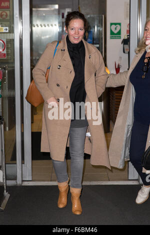 Olivia Colman Ankunft in den BBCRadio 2 Studios zur Förderung der neuen film "The Hummer" Featuring: Olivia Colman Where: London, Vereinigtes Königreich bei: 16. Oktober 2015 Stockfoto