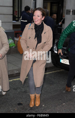 Olivia Colman Ankunft in den BBCRadio 2 Studios zur Förderung der neuen film "The Hummer" Featuring: Olivia Colman Where: London, Vereinigtes Königreich bei: 16. Oktober 2015 Stockfoto