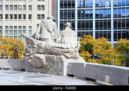 Soldat-Skulpturen auf die Soldiers and Sailors Monument im Zentrum von Indianapolis, Indiana. Stockfoto