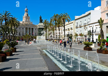 San Juan de Dios Square, Hall und Denkmal für Segismundo Moret, Cádiz, Andalusien, Spanien Stockfoto