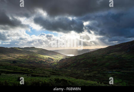 Lichtstrahlen auf den Kirkstone Pass im Lake District, Cumbria, England UK Stockfoto