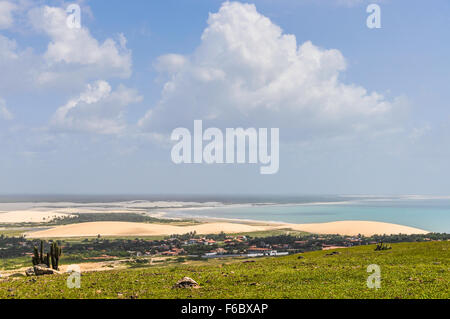 Blick von oben in der isolierten küstennahen Dorf Jericoacoara, Brasilien Stockfoto