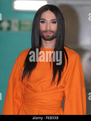 Conchita Wurst außerhalb ITV Studios mit: Conchita Wurst wo: London, Vereinigtes Königreich bei: 16. Oktober 2015 Stockfoto