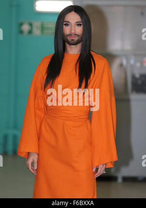 Conchita Wurst außerhalb ITV Studios mit: Conchita Wurst wo: London, Vereinigtes Königreich bei: 16. Oktober 2015 Stockfoto