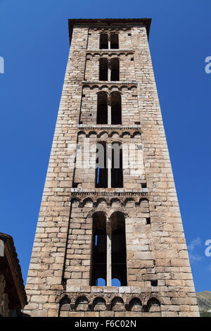 Romanische Glockenturm Turm von Santa Eulalia Kirche in Erill la Vall, Vall de Boi, Katalonien. Stockfoto