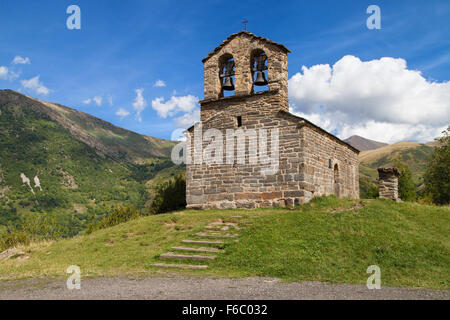 Romanische Kapelle von Sant Quirc in Durro, Vall de Boi, Katalonien. Stockfoto