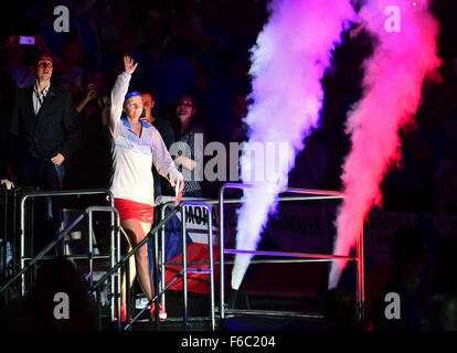 Prag, Tschechische Republik. 14. November 2015. Tschechischer Tennisspieler kommt Petra Kvitova zu der feierlichen Beginn des Fed-Cup-Tennis-Finale match zwischen Tschechien und Russland in Prag, Tschechische Republik, 14. November 2015. © Michal Kamaryt/CTK Foto/Alamy Live-Nachrichten Stockfoto