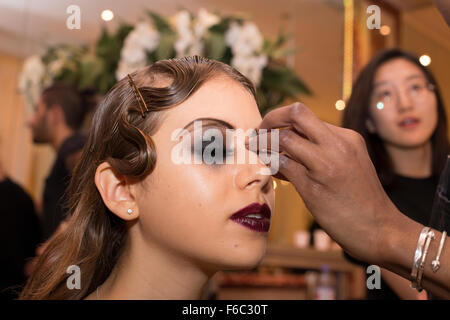 Models backstage bei Paris Sammlungen Stockfoto