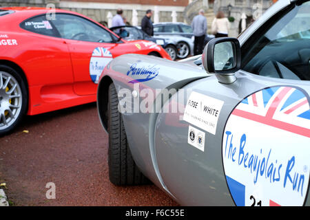 Epsom, Surrey, UK. 16. November 2015. Starten des 2015 Beaujolais Run im RAC Club in Epsom Surrey UK 16. November 2015 Credit: Theodore Liasi/Alamy Live-Nachrichten Stockfoto