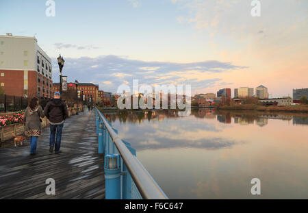 Am Flussufer am Fluss Christina, Wilmington, Delaware, USA Stockfoto